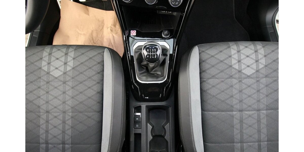 VW T-Roc TSI R-Line LED+ACC+SITZHEIZUNG 17.139 km 24.900 &euro; Hagenow 19230