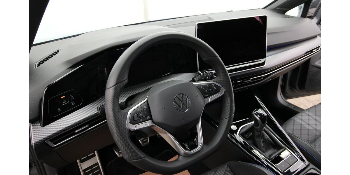 VW Golf VIII Variant 1.5 TSI R-Line LED+KAMERA+ACC 38.673 km 25.900 &euro; Hagenow 19230