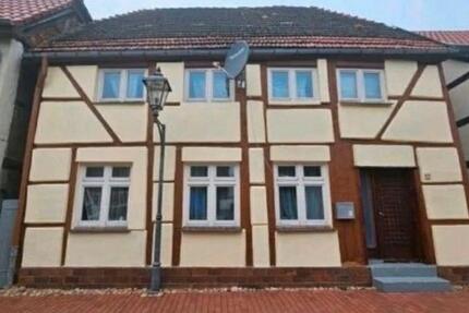 Haus Neustadt-Glewe Glewe - 4 Zimmer, 254 m&sup2;, 74.000&euro; | Angebot:26149611
