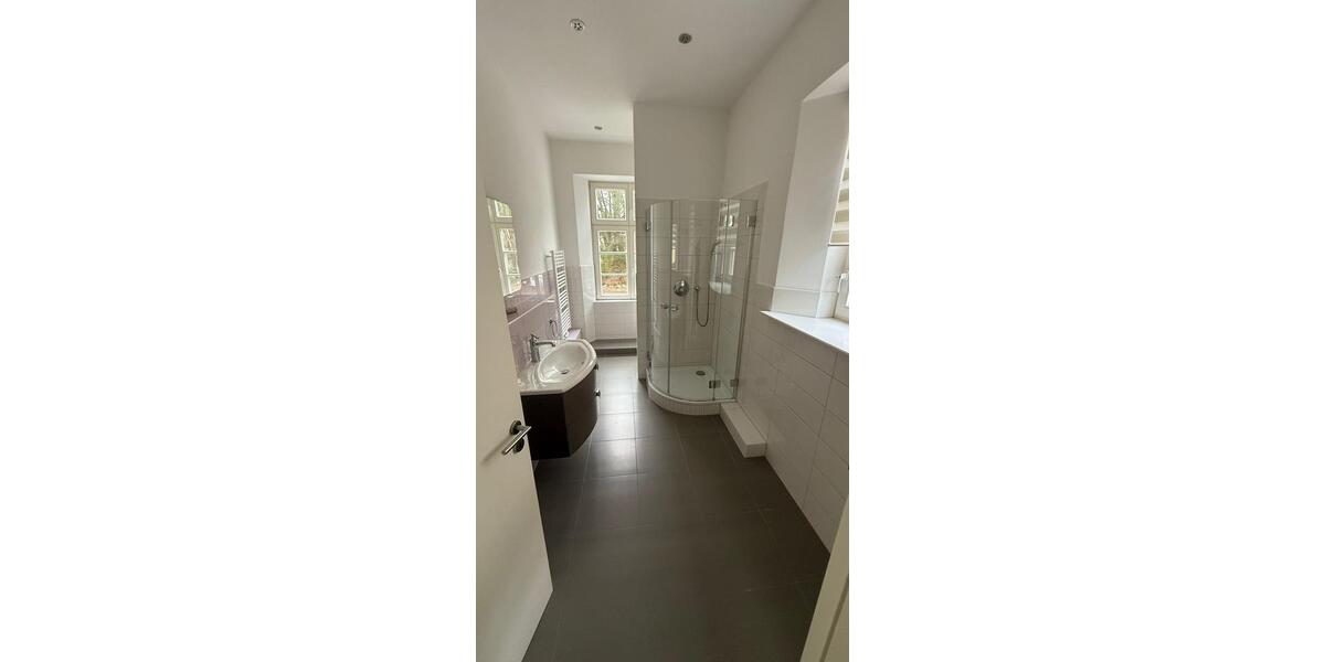 Erdgeschoßwohnung Schwerin Friedrichsthal - 2 Zimmer, 82 m&sup2;, 819&euro; | Angebot:24492773