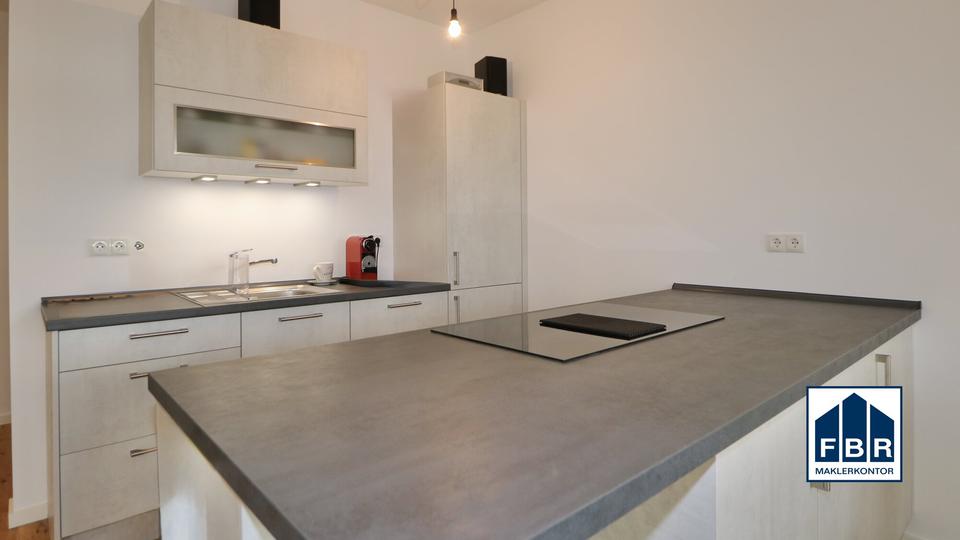 Dachgeschoßwohnung Schwerin Altstadt - 2 Zimmer, 71 m&sup2;, 880&euro; | Angebot:26449257