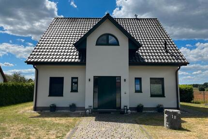 Einfamilienhaus mit großzügigem Grundstück