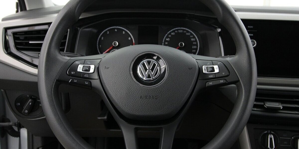 VW Polo VI Comfortline NAVI+WINTER-PAKET+TEMPOMAT 43.235 km 13.970 &euro; Hagenow 19230