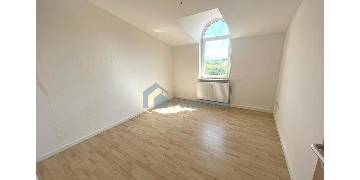 Dachgeschoßwohnung Schwerin - 4 Zimmer, 105 m&sup2;, 1.470&euro; | Angebot:26645278