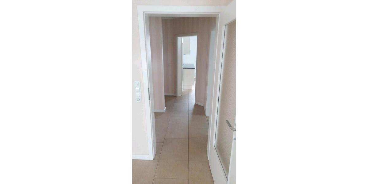 Etagenwohnung Schwerin Gartenstadt - 3 Zimmer, 100 m&sup2;, 1.100&euro; | Angebot:26532270