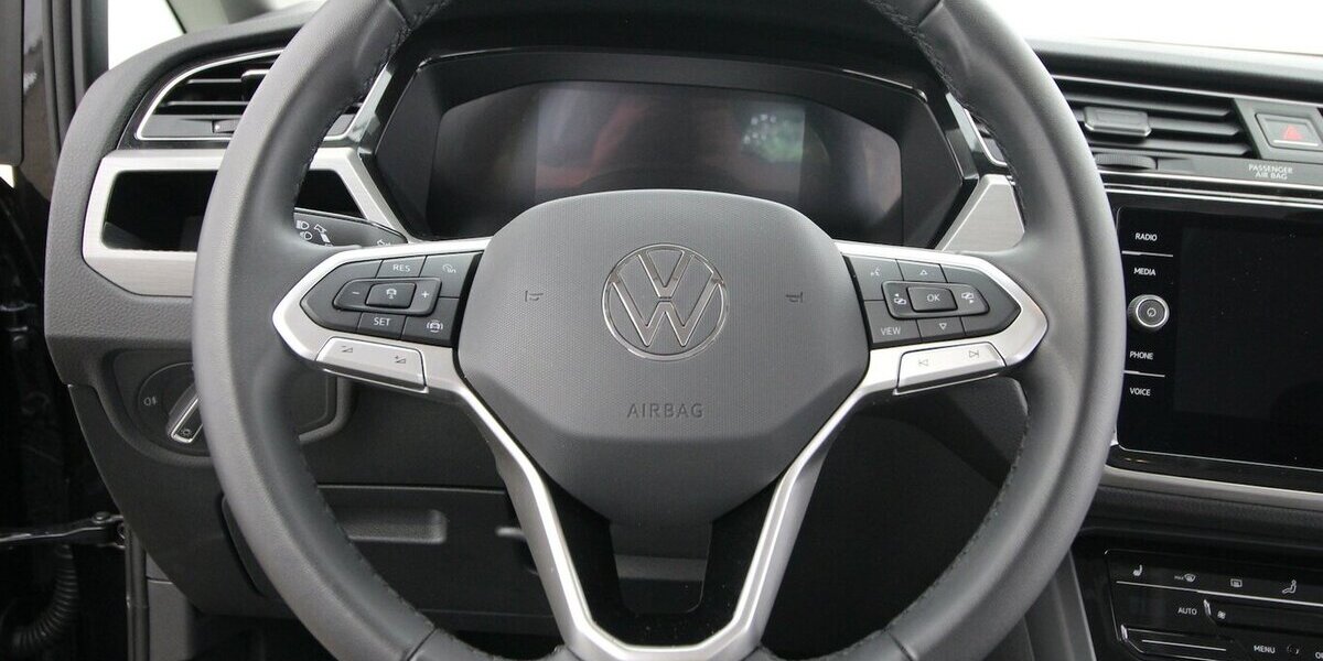 VW Touran 1.5 TSI 7-DSG Comfortline 7-SITZ+NAVI+AHK 25.069 km 32.790 &euro; Hagenow 19230