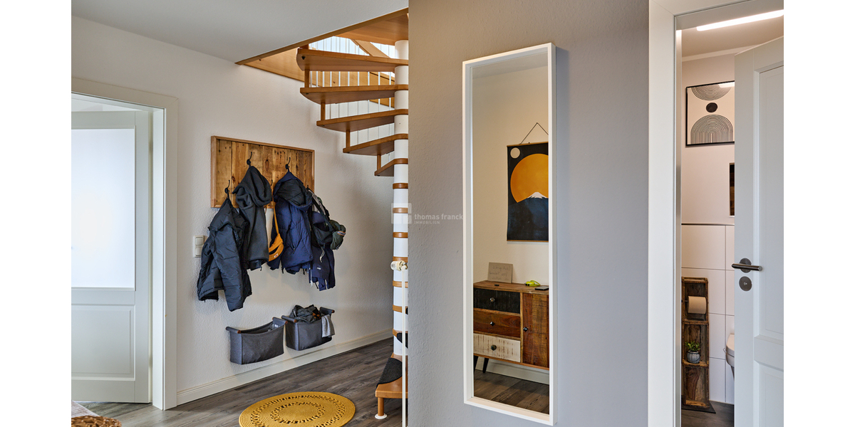 Wohnen wie im eigenen Haus: Lichtdurchflutete Maisonette mit USP und 180°-Schwerin-Panorama - Maisonettenwohnung Schwerin Friedrichsthal | Angebot:25637386