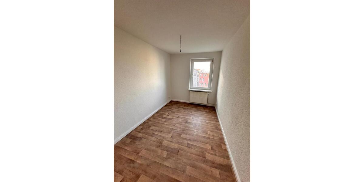Dachgeschoßwohnung Schwerin - 4 Zimmer, 81 m&sup2;, 650&euro; | Angebot:25249453