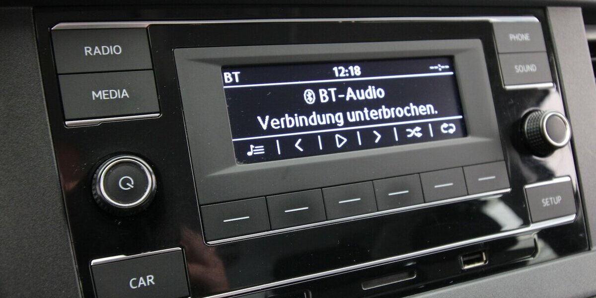 VW T6.1 Transporter Kombi lang 2.0 TDI 9-SITZER+AHK 161.457 km 27.900 &euro; Hagenow 19230