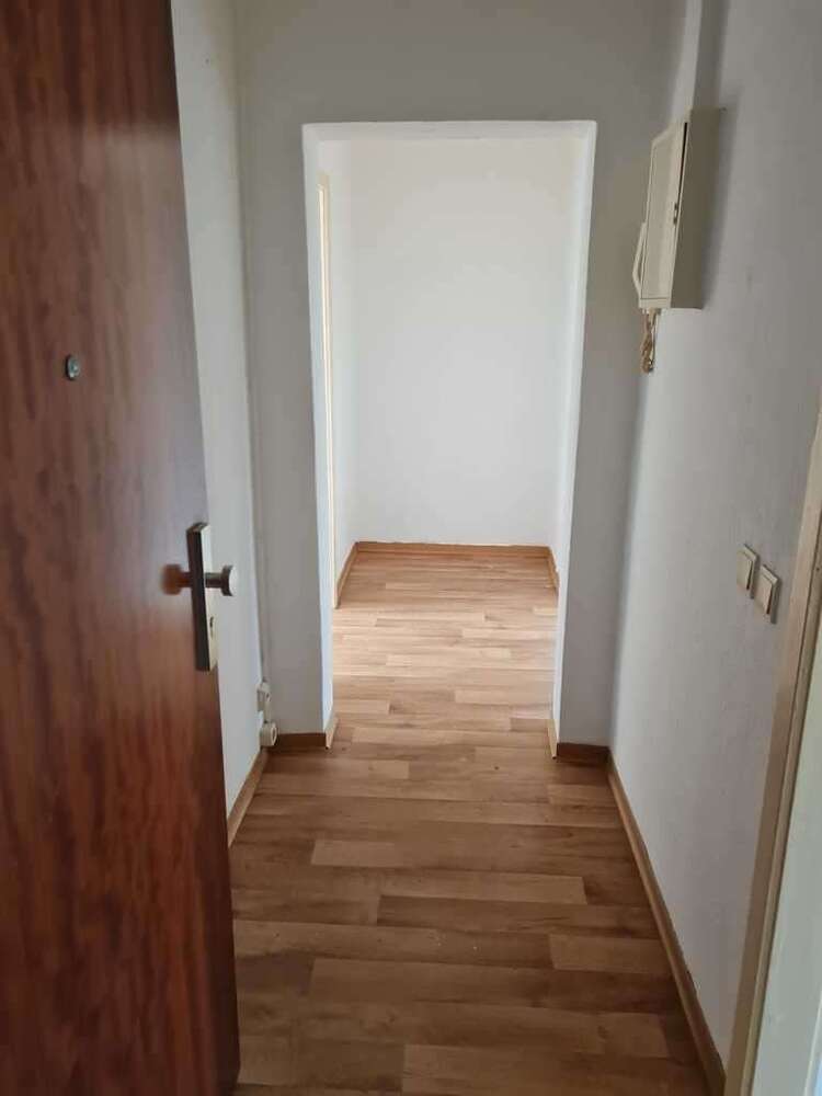 Wohnung zum Mieten in Perlin 300 € 37.25 m²