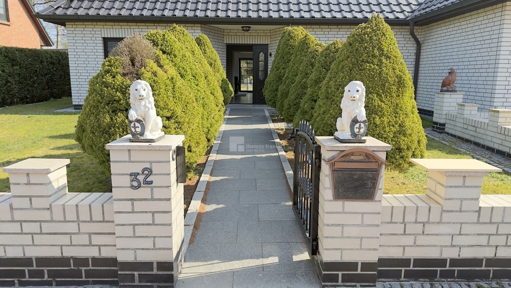 Gewachsenes Zuhause – Eigenes Haus, eigener Garten, eigener Teich mit Garage + Feuer im Wohnzimmer - Einfamilienhaus Schwerin Wüstmark | Angebot:25638280