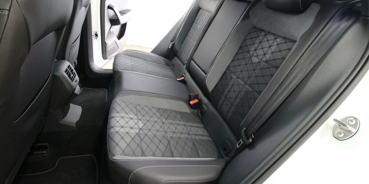 VW T-Roc TSI R-Line LED+ACC+SITZHEIZUNG 17.139 km 24.900 &euro; Hagenow 19230