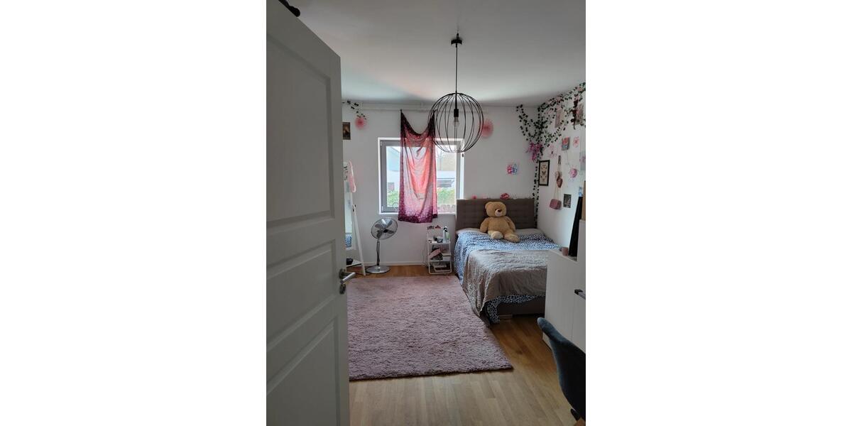 Etagenwohnung Schwerin Gartenstadt - 3 Zimmer, 96 m&sup2;, 1.390&euro; | Angebot:25856695