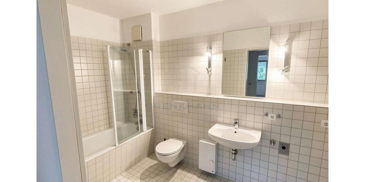 Etagenwohnung Schwerin - 2 Zimmer, 62 m&sup2;, 748&euro; | Angebot:25784655