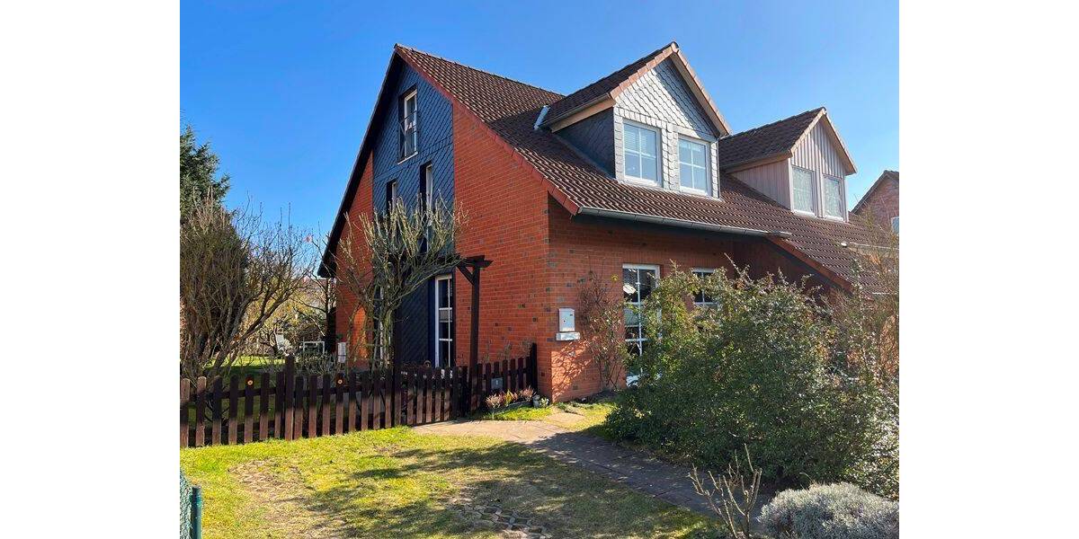 Für Eigennutzer! Bezugsfreie Doppelhaushälfte mit PKW-Stellplatz in ruhiger Wohnlage von Schwerin-Friedrichsthal 4 zimmer