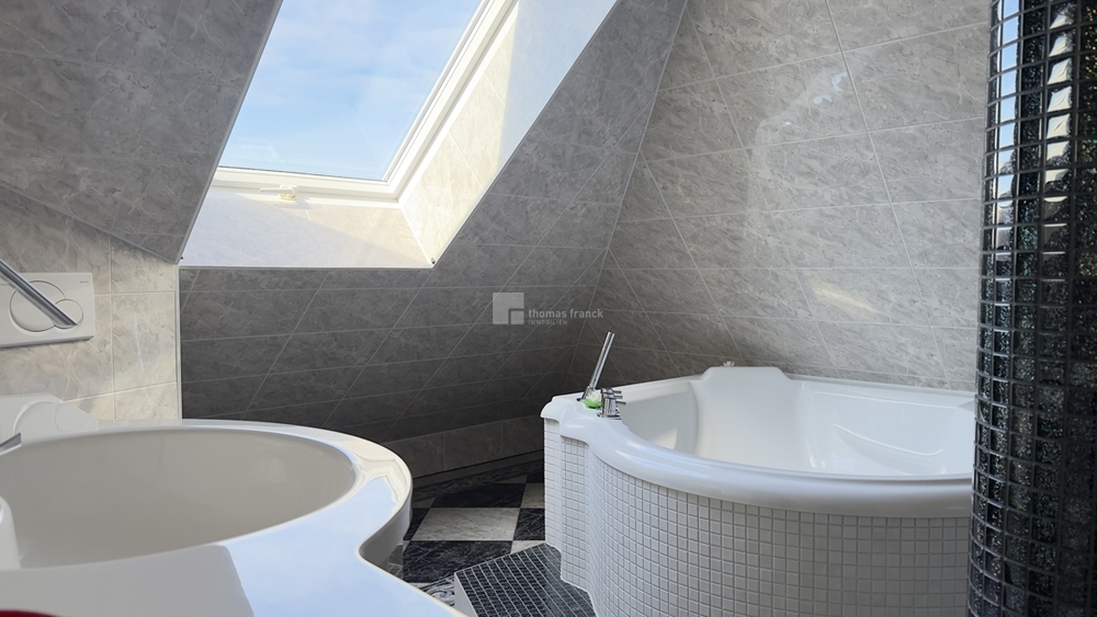 Gewachsenes Zuhause – Eigenes Haus, eigener Garten, eigener Teich mit Garage + Feuer im Wohnzimmer - Einfamilienhaus Schwerin Wüstmark | Angebot:25638280