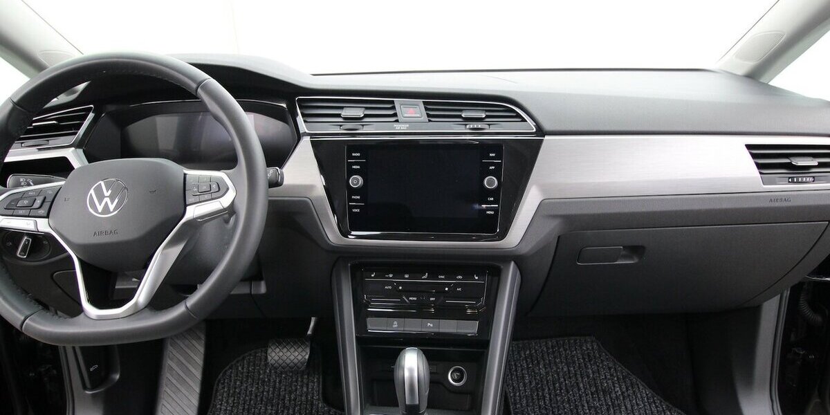 VW Touran 1.5 TSI 7-DSG Comfortline 7-SITZ+NAVI+AHK 25.069 km 32.790 &euro; Hagenow 19230