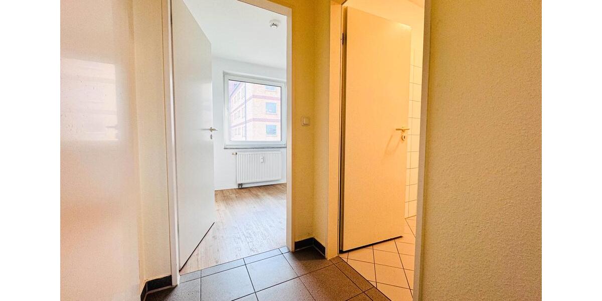 Dachgeschoßwohnung Schwerin - 3 Zimmer, 80 m&sup2;, 715&euro; | Angebot:26235413