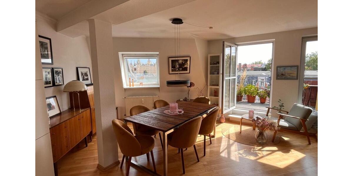 Dachgeschoßwohnung Schwerin - 4 Zimmer, 136 m&sup2;, 500&euro; | Angebot:26364986