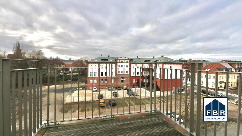 Dachgeschoßwohnung Schwerin Altstadt - 2 Zimmer, 71 m&sup2;, 880&euro; | Angebot:26449257