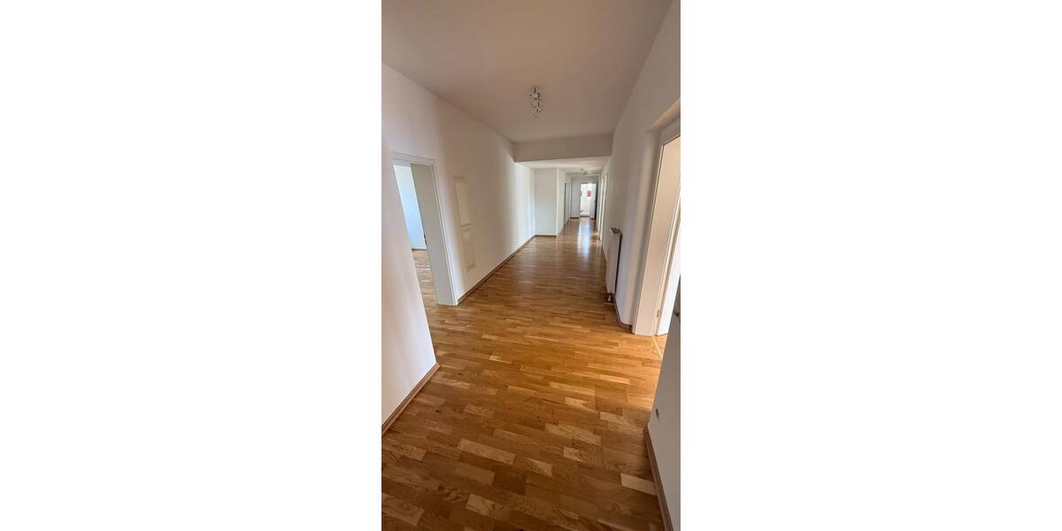 Dachgeschoßwohnung Schwerin Friedrichsthal - 4 Zimmer, 137 m&sup2;, 1.370&euro; | Angebot:25855164