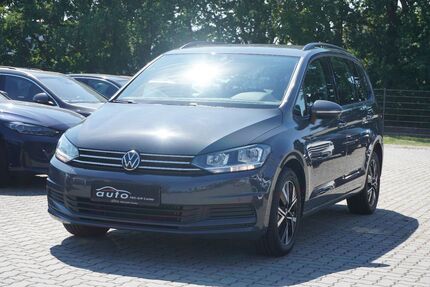 VW Touran 152.369 km 17.990 &euro; Pampow 19075