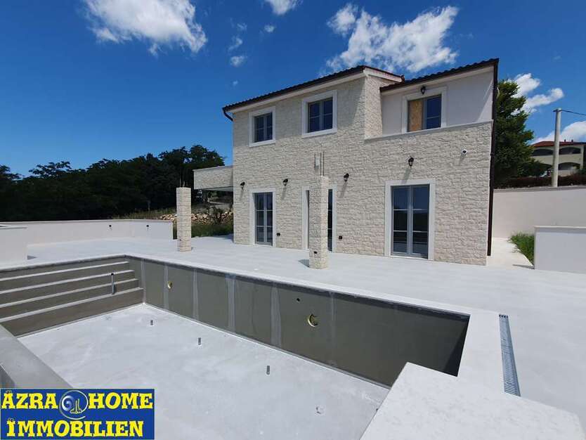 Haus zum Kaufen in SVETI LOVREC 900.000 € 210 m²