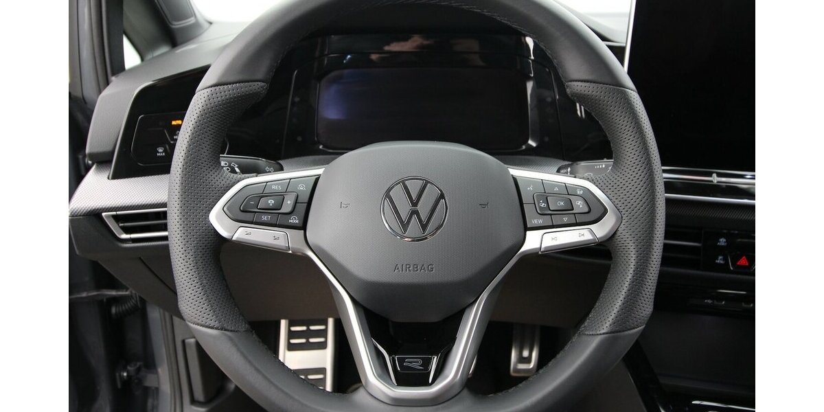 VW Golf VIII Variant 1.5 TSI R-Line LED+KAMERA+ACC 29.927 km 26.500 &euro; Hagenow 19230