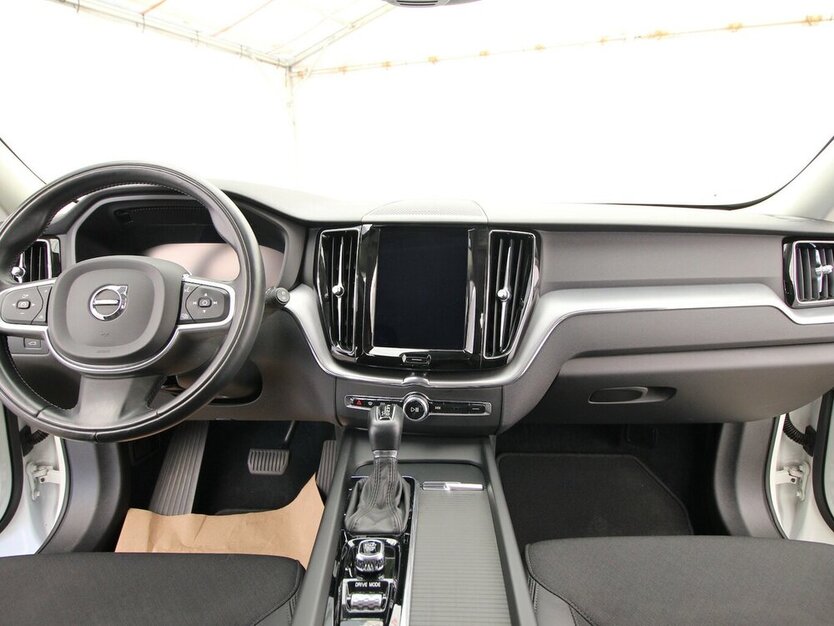 XC60 D4 2WD Momentum LED+AHK+NAVI+360°KAMERA