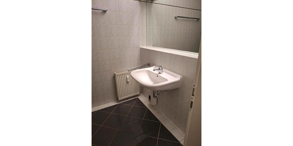 Dachgeschoßwohnung Schwerin - 1 Zimmer, 37 m&sup2;, 660&euro; | Angebot:26325875