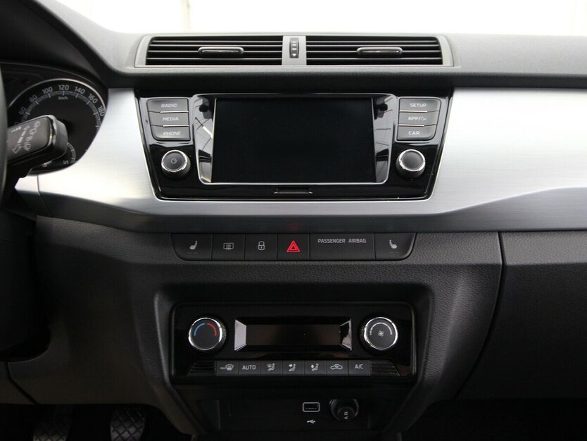 Skoda Fabia Combi TSI Ambition Plus KAMERA+SITZHEIZUNG 52.393 km 15.900 € Hagenow 19230