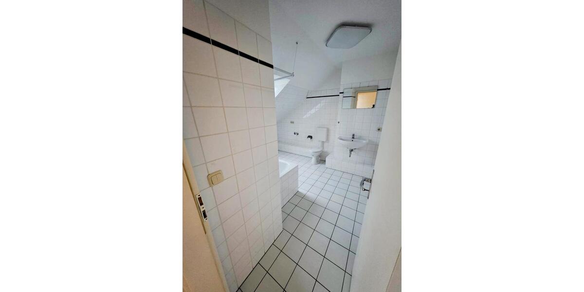 Dachgeschoßwohnung Schwerin - 3 Zimmer, 67 m&sup2;, 668&euro; | Angebot:24846507