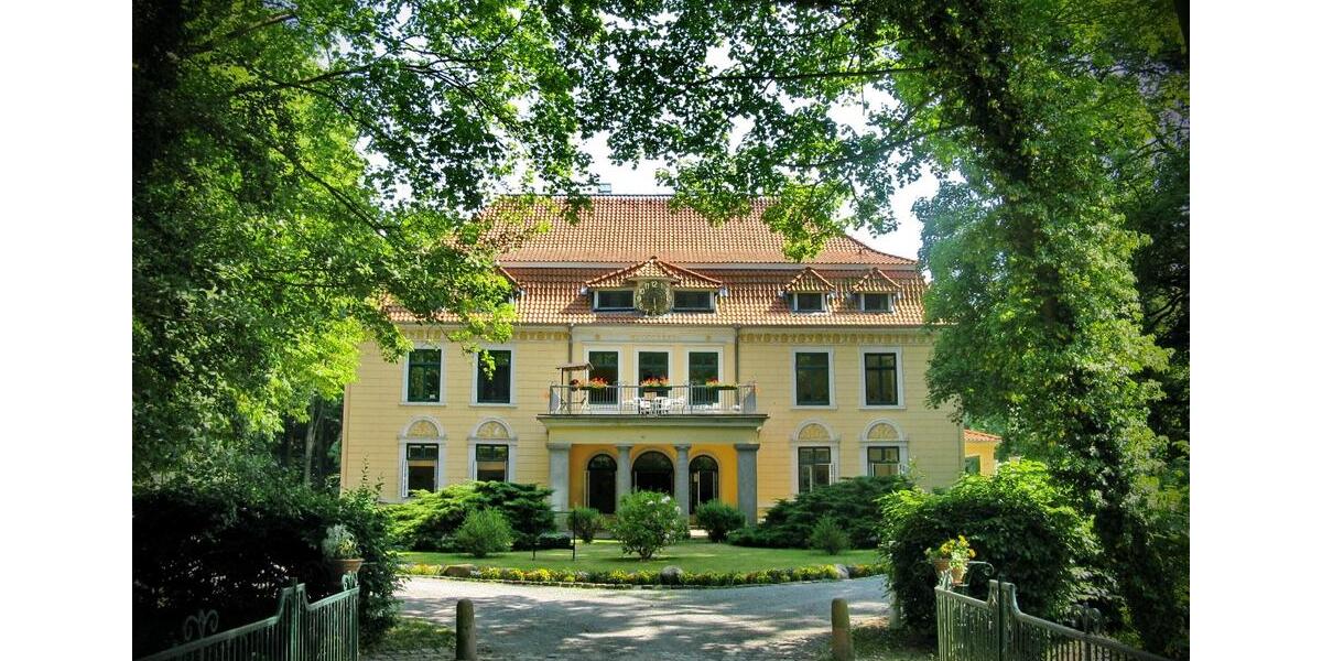 Grosse 2 Zi.- Wohnung 80qm mit Parkblick im Gutspark Tessin 2 zimmer