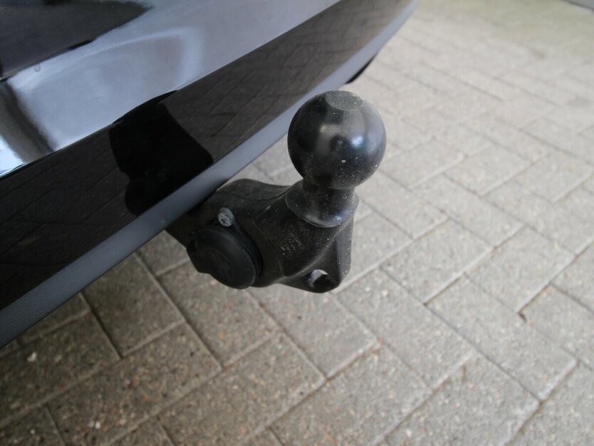 VW Touran 1.5 TSI 7-DSG Comfortline 7-SITZ+NAVI+AHK 23.190 km 32.790 € Hagenow 19230