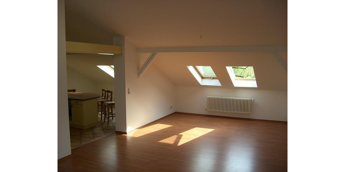 Dachgeschoßwohnung Schwerin Altstadt - 4 Zimmer, 120 m&sup2;, 1.100&euro; | Angebot:25783037