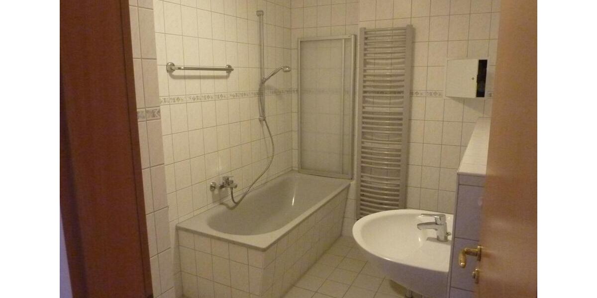 Dachgeschoßwohnung Schwerin - 3 Zimmer, 78 m&sup2;, 780&euro; | Angebot:25053592