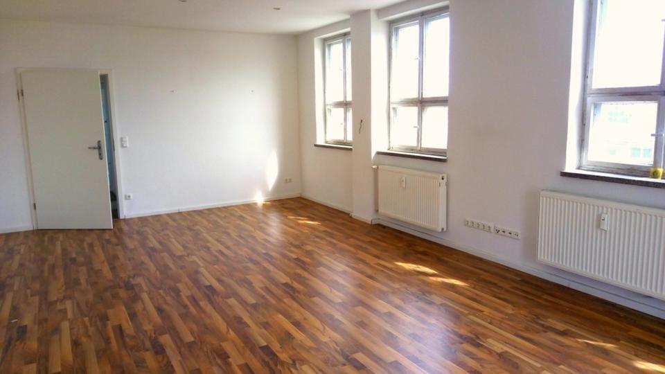 Hallenflächen, Lagerräume, Büroräume zu vermieten