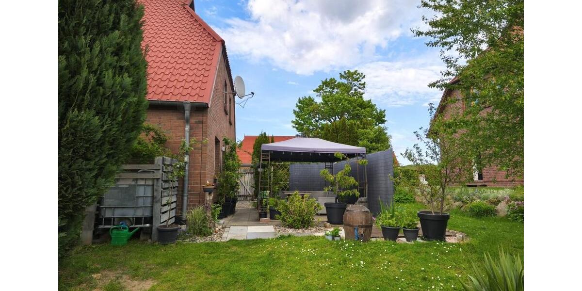 Erdgeschoßwohnung Dorf Mecklenburg - 4 Zimmer, 112 m&sup2;, 900&euro; | Angebot:26652850